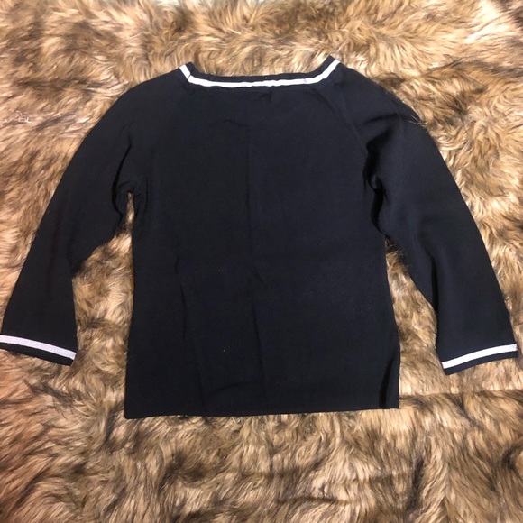 Cable and Gauge Med knit sweater with silver bow - Picture 5 of 7